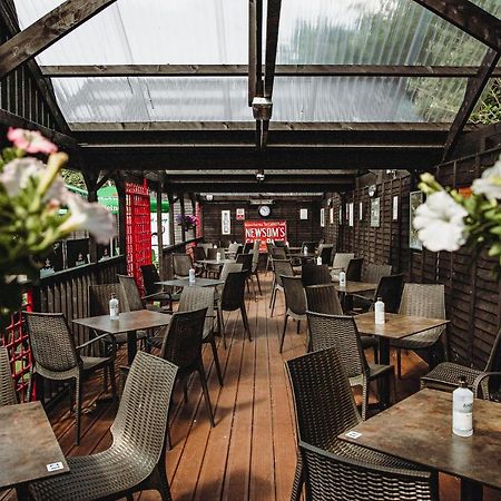 Muskerry Arms Bar And B&B Бларни Экстерьер фото