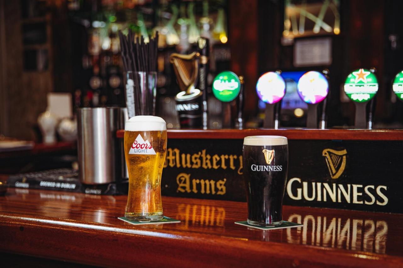 Muskerry Arms Bar And B&B Бларни Экстерьер фото