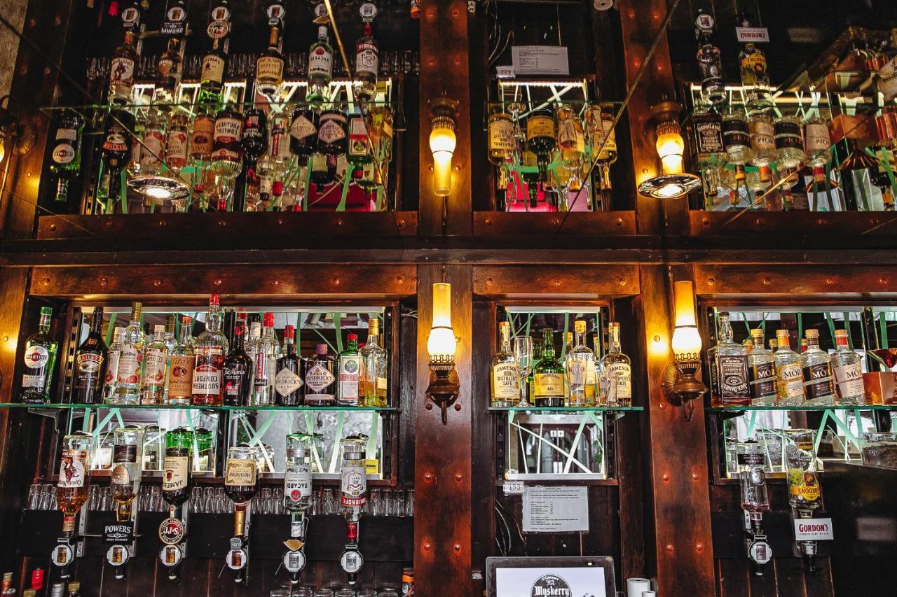Muskerry Arms Bar And B&B Бларни Экстерьер фото