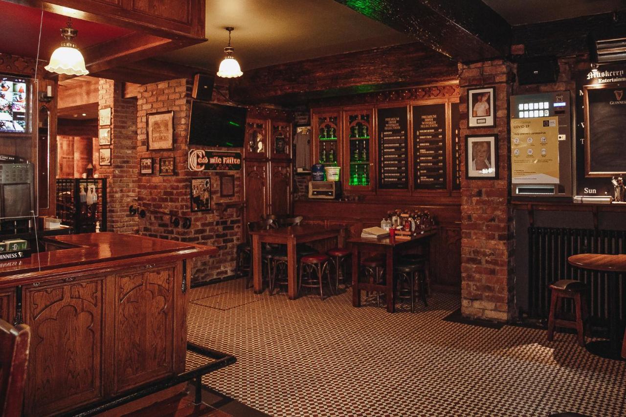 Muskerry Arms Bar And B&B Бларни Экстерьер фото