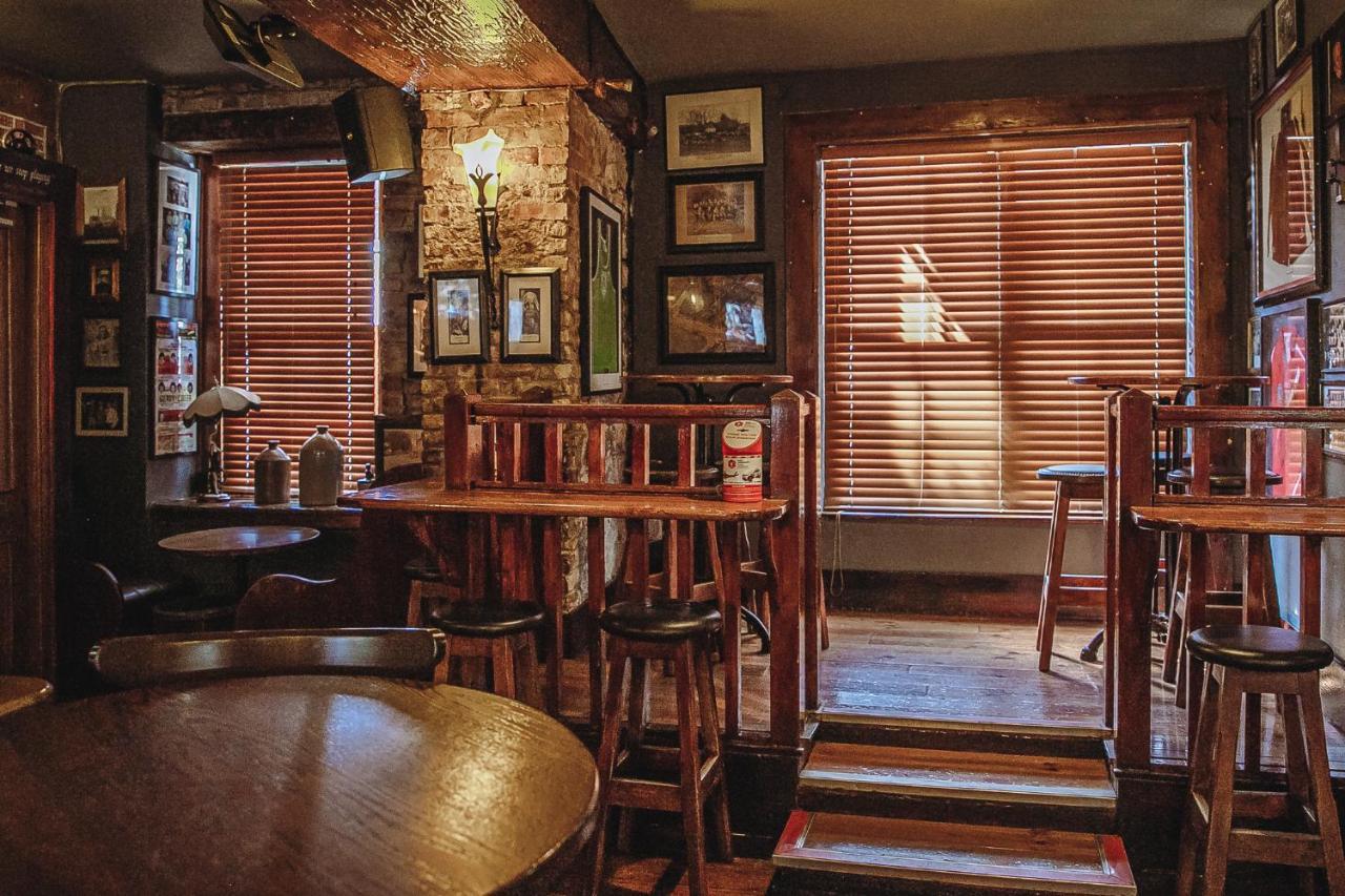 Muskerry Arms Bar And B&B Бларни Экстерьер фото