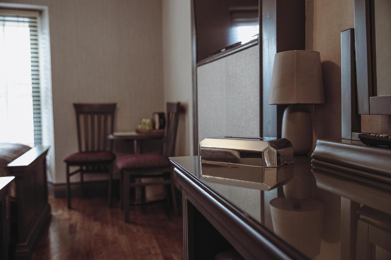 Muskerry Arms Bar And B&B Бларни Экстерьер фото