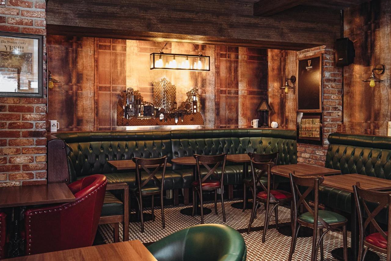 Muskerry Arms Bar And B&B Бларни Экстерьер фото