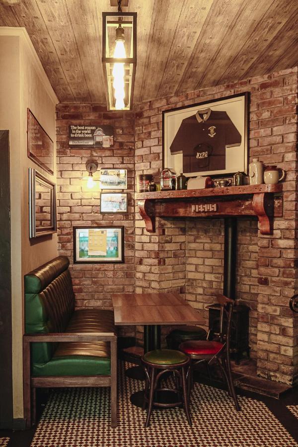 Muskerry Arms Bar And B&B Бларни Экстерьер фото