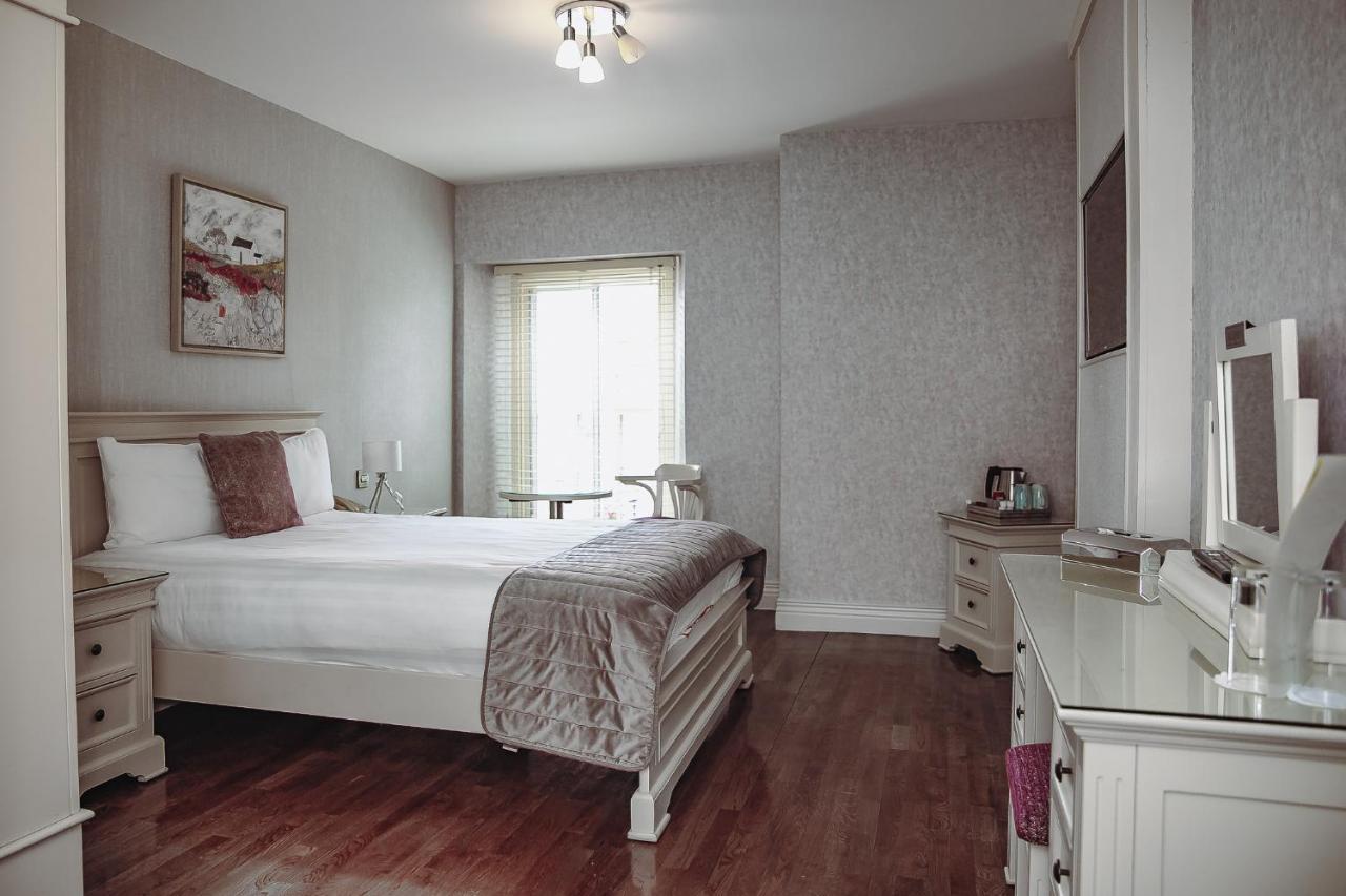 Muskerry Arms Bar And B&B Бларни Экстерьер фото