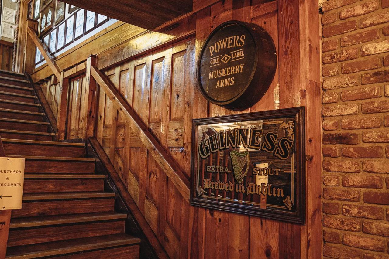 Muskerry Arms Bar And B&B Бларни Экстерьер фото