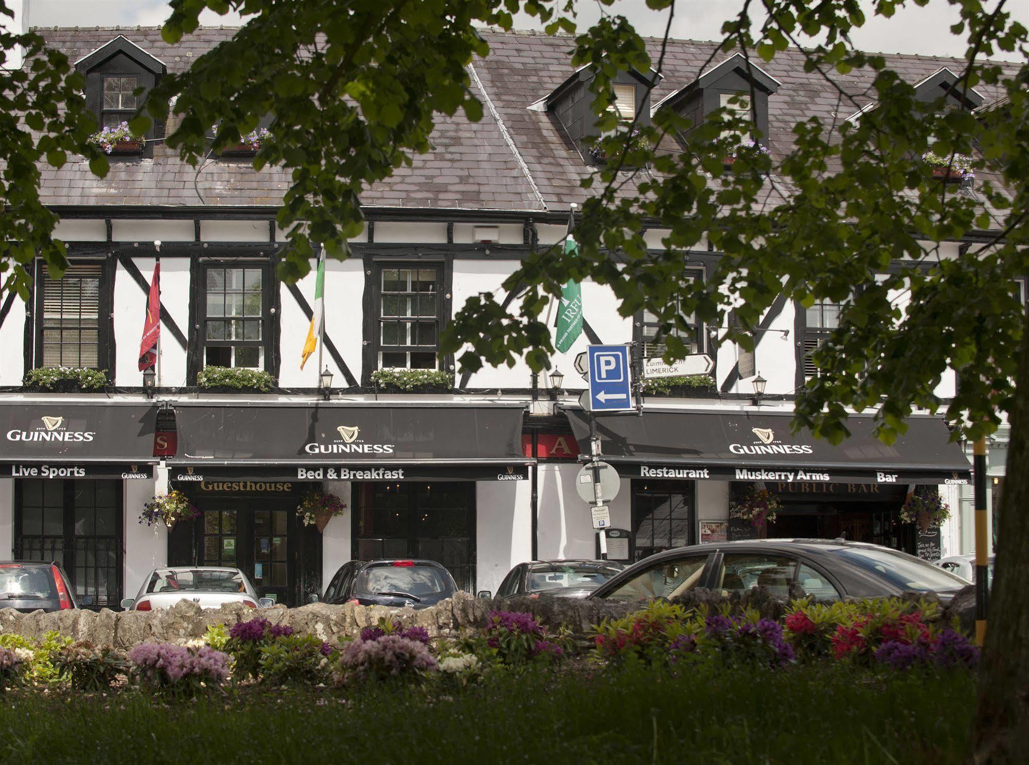 Muskerry Arms Bar And B&B Бларни Экстерьер фото