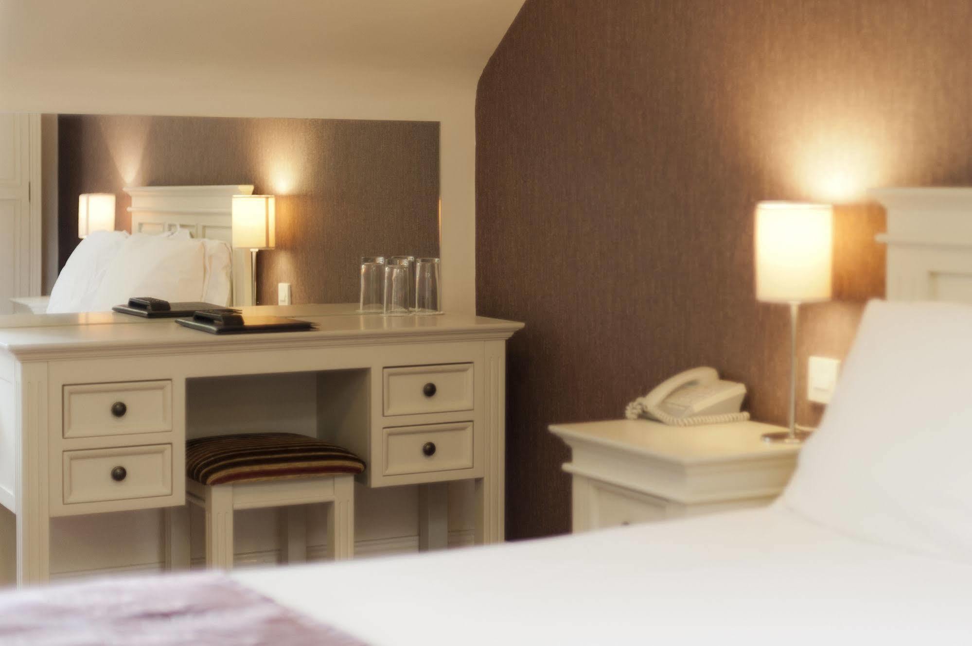 Muskerry Arms Bar And B&B Бларни Экстерьер фото